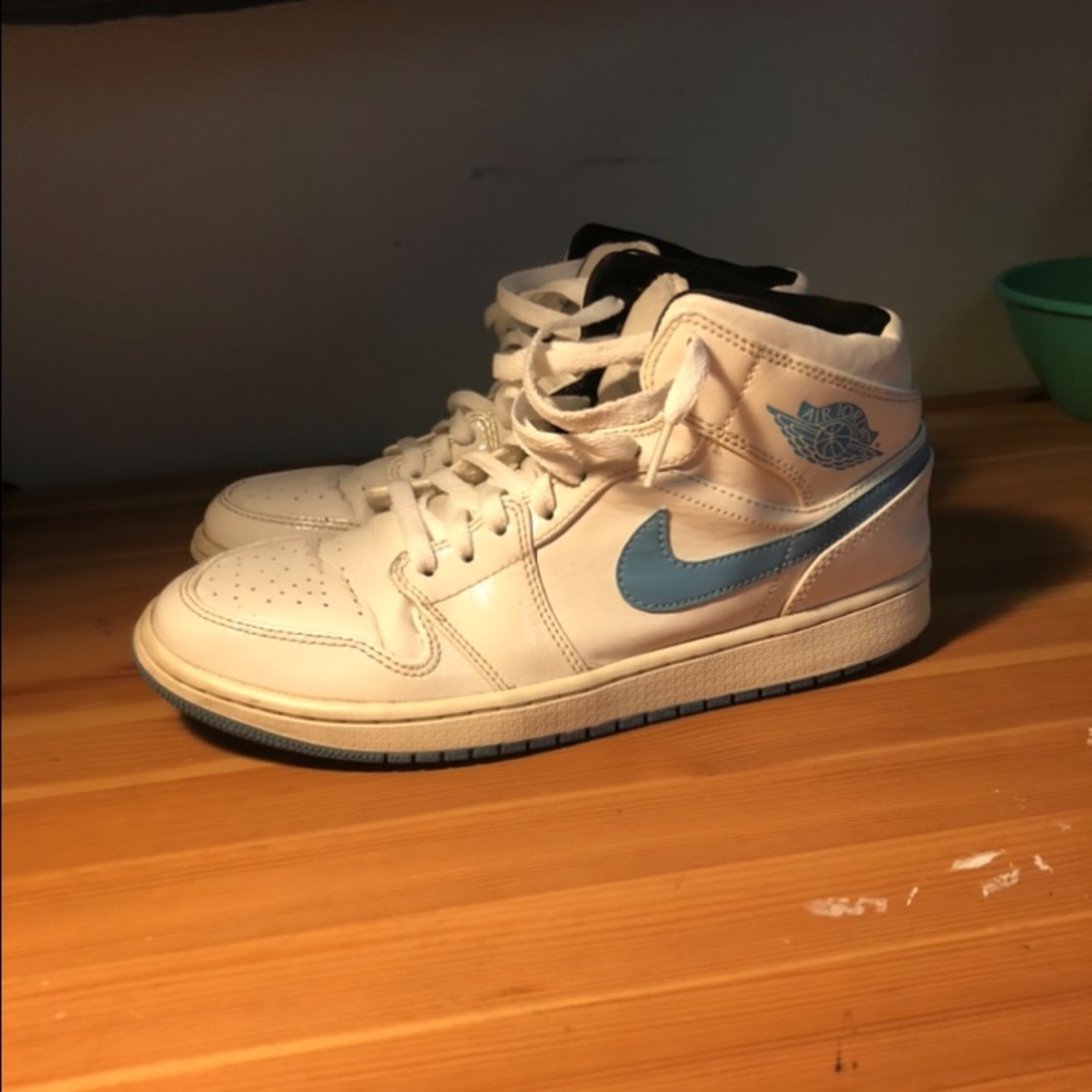 Jordan 1 Retro Mid Legend Blue size 9